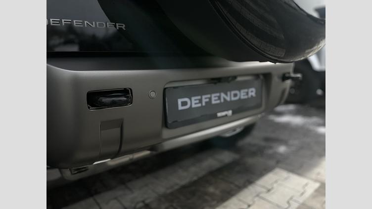 2024 SKLADOVÉ VOZIDLÁ Land Rover Defender 110 Santorini Black Ingenium 2,0-liter, 4-valec, 404 k, turbobenzín PHEV (automat), pohon všetkých kolies X-Dynamic HSE, 404 PS