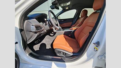 2023 SKLADOVÉ VOZIDLÁ Jaguar XE Fuji White RWD D200 R-Dynamic SE Obrázok 7