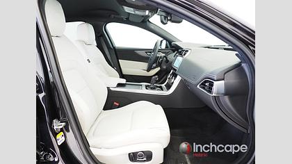 2021 Käytetty Jaguar XE musta D200 MHEV AWD Business R-Dynamic S Image 3