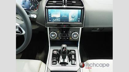 2021 Käytetty Jaguar XE musta D200 MHEV AWD Business R-Dynamic S Image 5