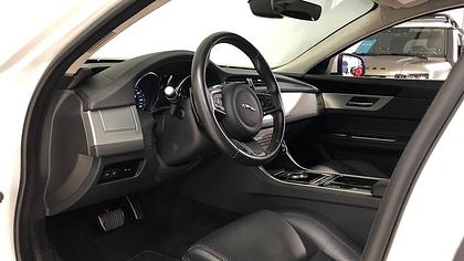 2019 Approved Jaguar XF Vit - 20d (180 hk) Sportbrake / Skinn / GPS / Backkamera Bild 6