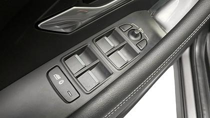 2022 Brugt Jaguar E-Pace Gråmetal 1.5 P300e Signature R-Dynamic SE aut. Billede 10