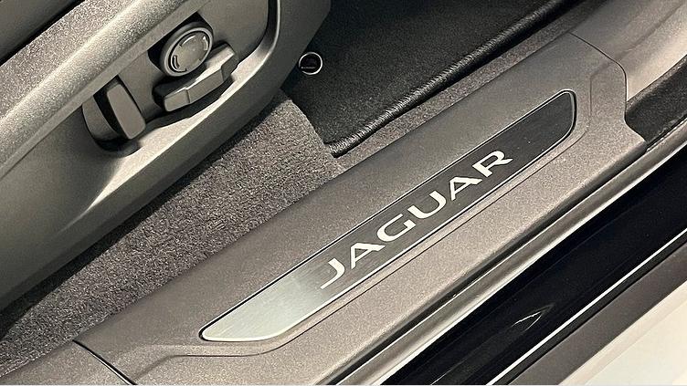 2024 Ny Jaguar F-Pace Svart AWD P400e PHEV AWD R-Dynamic SE