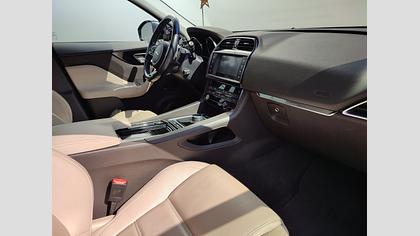 2016 JAZDENÉ VOZIDLÁ Jaguar F-Pace Santorini Black AWD 2.0D I4 180k Prestige AWD A/T Obrázok 15