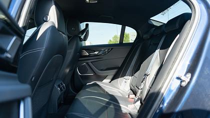 2020 JAZDENÉ VOZIDLÁ Jaguar XE Portofino Blue 2.0D4 180PS AWD R-Dynamic S Obrázok 11