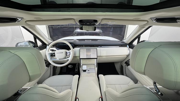 2024 SKLADOVÉ VOZIDLÁ Land Rover Range Rover Ostuni Pearl White 4.4 V8 615ps SV P615